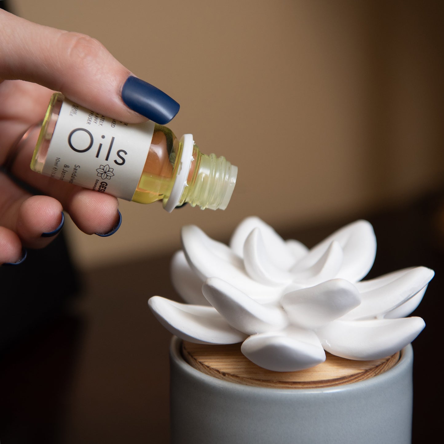 Ceramic Flower Diffuser - Scented Eucalyptus+Lavender